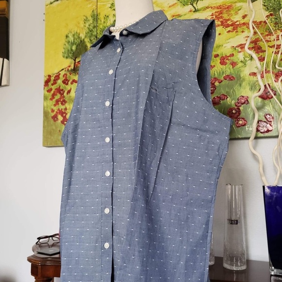 Never wore Van Heusen button down shirt - Picture 4 of 8